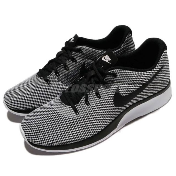 Women Nike Tanjun Racer Running Shoes Gym Workout NWT Women Nike Tanjun Racer Running Shoes Gym Workout NWT